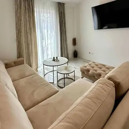 Two Bedroom With Terrace And Swimming Pool Apartman