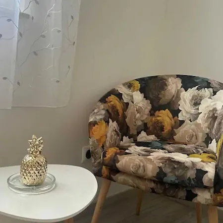 Two Bedroom With Terrace And Swimming Pool Apartman *