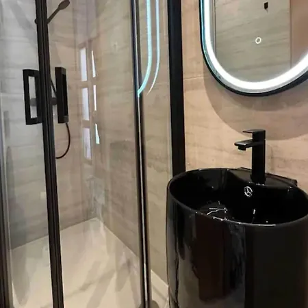 Two Bedroom With Terrace And Swimming Pool Apartman