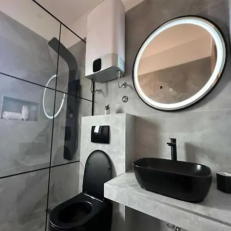 Apartman Two Bedroom With Terrace And Swimming Pool *