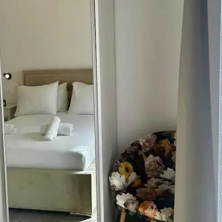 Apartman Two Bedroom With Terrace And Swimming Pool *