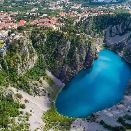 Two Bedroom With Terrace And Swimming Pool Zagvozd