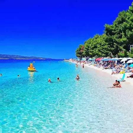 Apartman Two Bedroom With Terrace And Swimming Pool