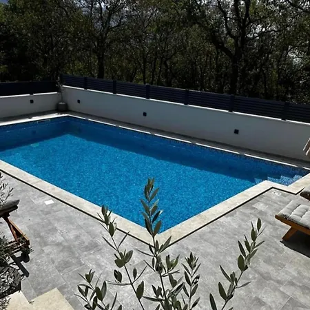 Apartman Two Bedroom With Terrace And Swimming Pool *