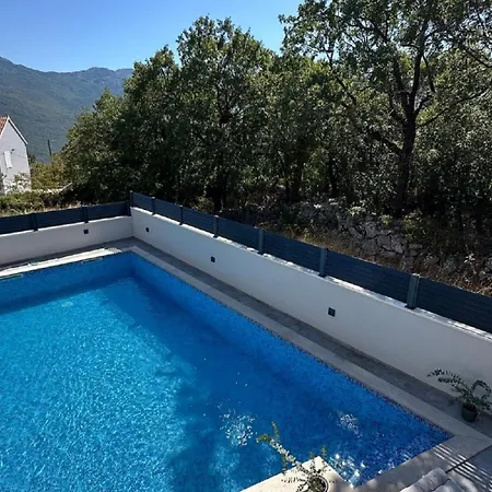 Two Bedroom With Terrace And Swimming Pool Apartman Zagvozd