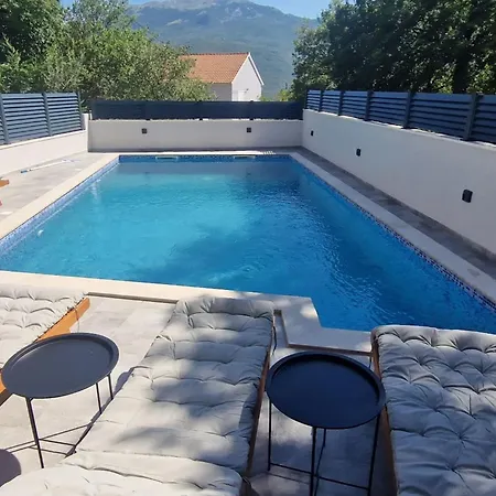 Apartman Two Bedroom With Terrace And Swimming Pool *