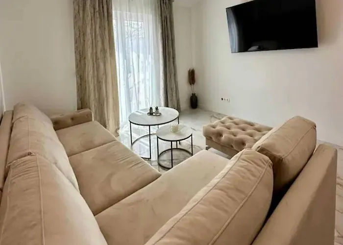 Two Bedroom With Terrace And Swimming Pool 아파트