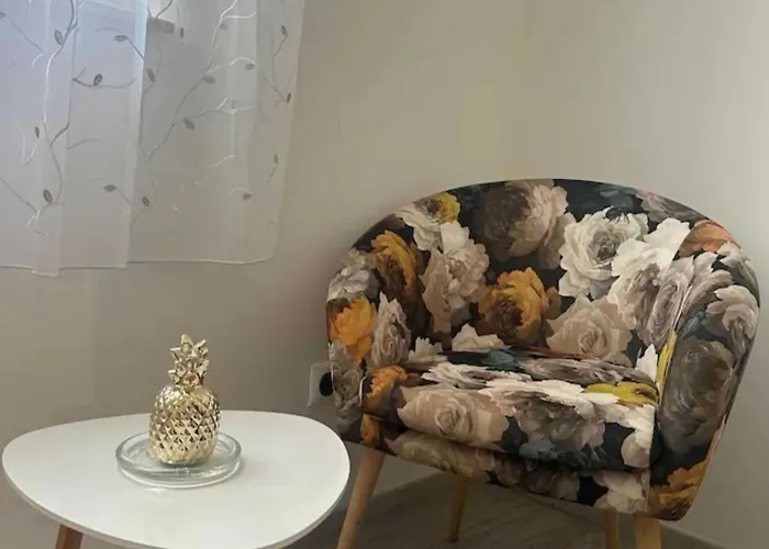 Two Bedroom With Terrace And Swimming Pool 아파트 *