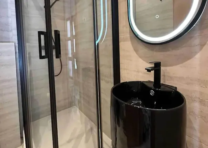 Two Bedroom With Terrace And Swimming Pool 아파트