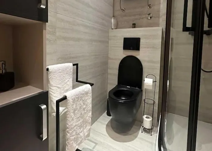 Two Bedroom With Terrace And Swimming Pool *