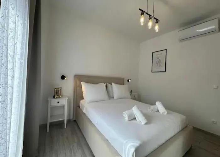 아파트 Two Bedroom With Terrace And Swimming Pool