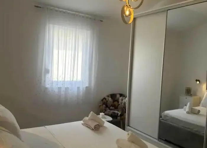 Two Bedroom With Terrace And Swimming Pool *