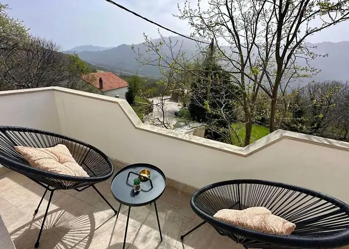 아파트 Two Bedroom With Terrace And Swimming Pool *