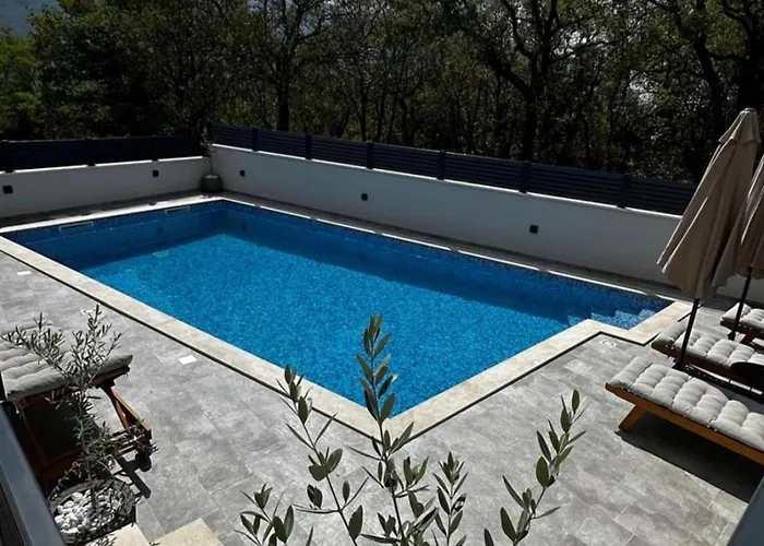 아파트 Two Bedroom With Terrace And Swimming Pool *
