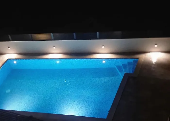 아파트 Two Bedroom With Terrace And Swimming Pool Zagvozd