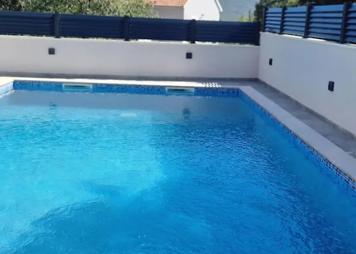 Two Bedroom With Terrace And Swimming Pool *