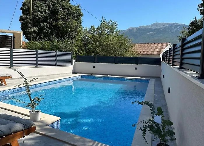 Two Bedroom With Terrace And Swimming Pool 아파트