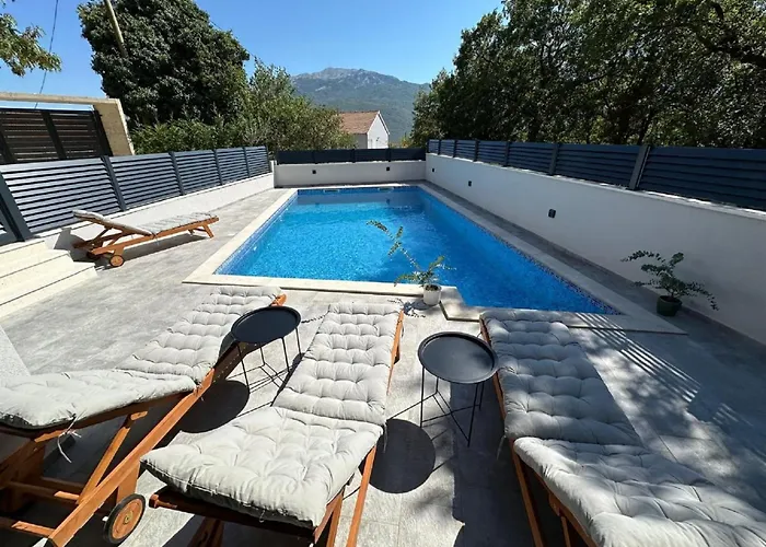 Two Bedroom With Terrace And Swimming Pool Zagvozd