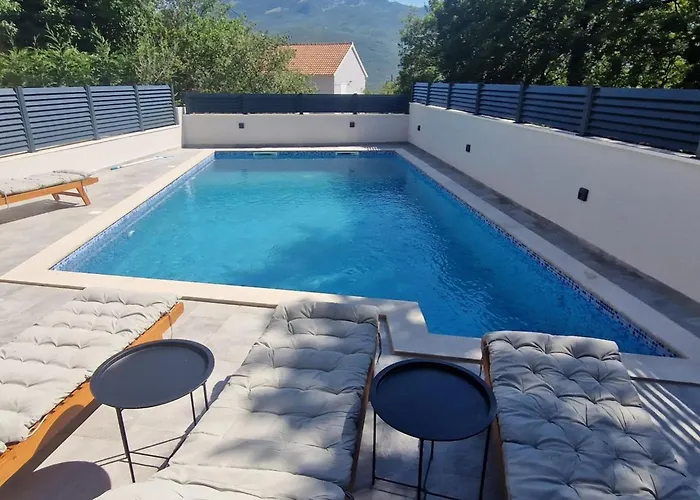 아파트 Two Bedroom With Terrace And Swimming Pool *
